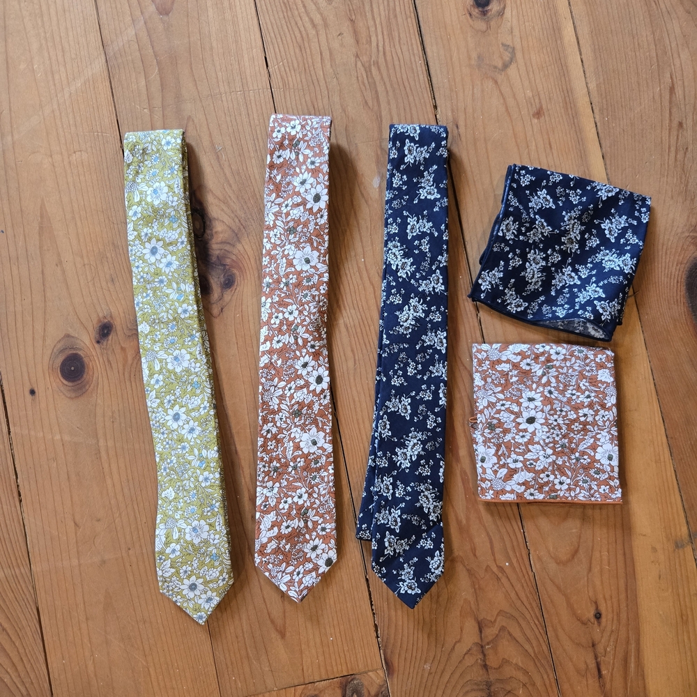 Floral Patterned Ties and Pocket Squares Set